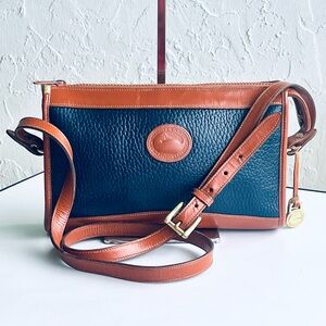 VINTAGE DOONEY & BOURKE NAVY BLUE TAN CLUTCH CROSSBODY BAG ADJUSTABLE STRAP